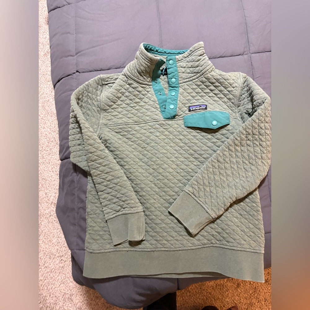 Patagonia Quilted Pullover in Olive and Aqua